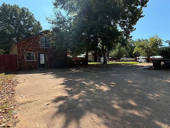 5th image of 1505 S Park 1/2 Dr