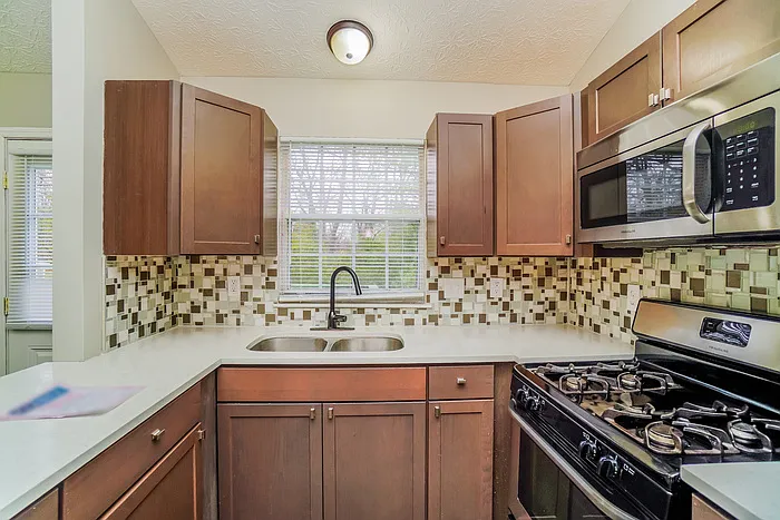 1486 Tall Meadows Dr — Photo 7