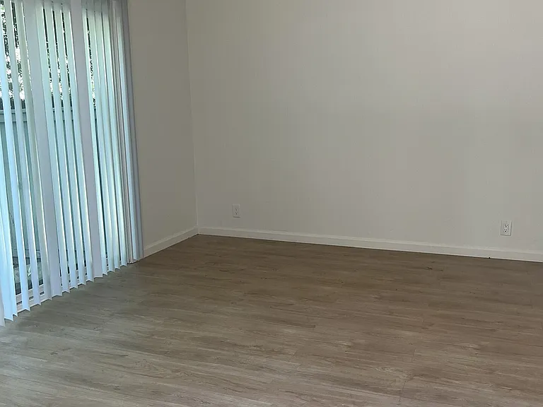 Lincoln - Living Room