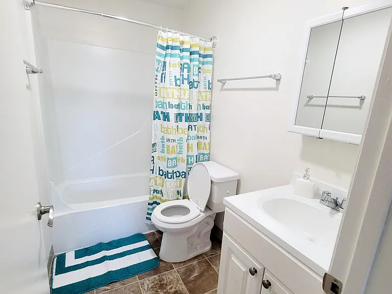 The Oaks Apartments — Photo 10