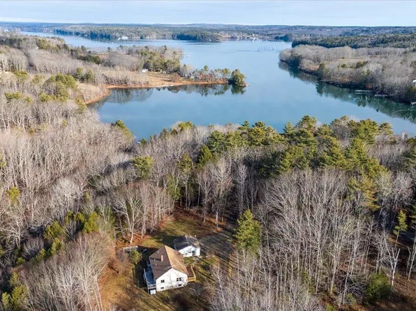 11 Pinkham Lane, Boothbay, ME 04537