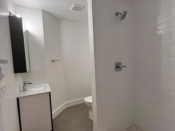 5th image of 38 Tillinghast St #2LA