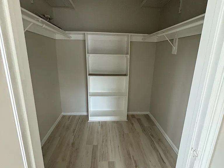 509 Green Hollow Dr — Photo 8
