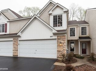 207 Locksley Dr #R, Streamwood, IL