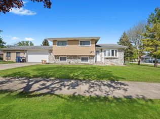 296 E Crest Ave, Bensenville, IL 60106