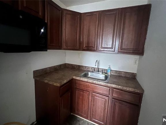 4th image of 97 Bloomfield Ave