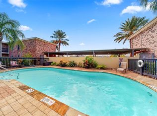 402 Post Office St APT 113, Galveston, TX 77550