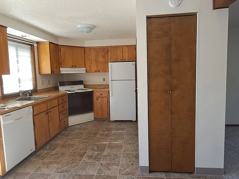 2629 SW Pickford St — Photo 3