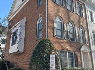 1601 Leeds Castle Dr, Vienna, VA 22182