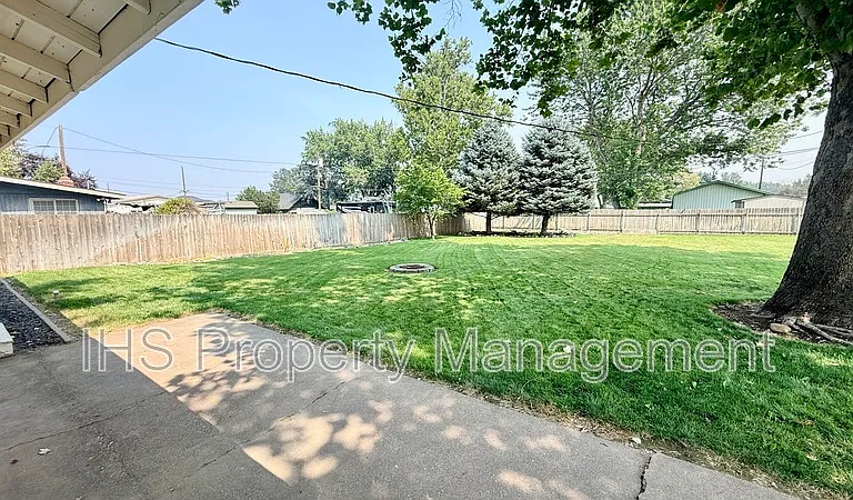 802 N Keller St — Photo 14