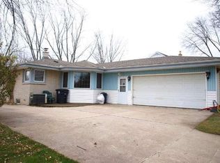 N87W17940 Queensway St, Menomonee Falls, WI 53051