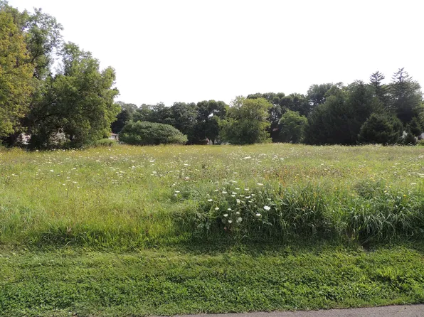 237 E Linden Ave, East Rochester, NY 14445