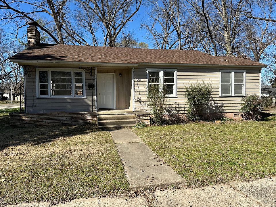1st image of 216 Oak St
