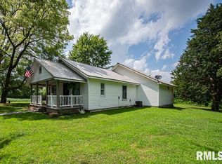 17926 E Franklin Rd, Ewing, IL 62836