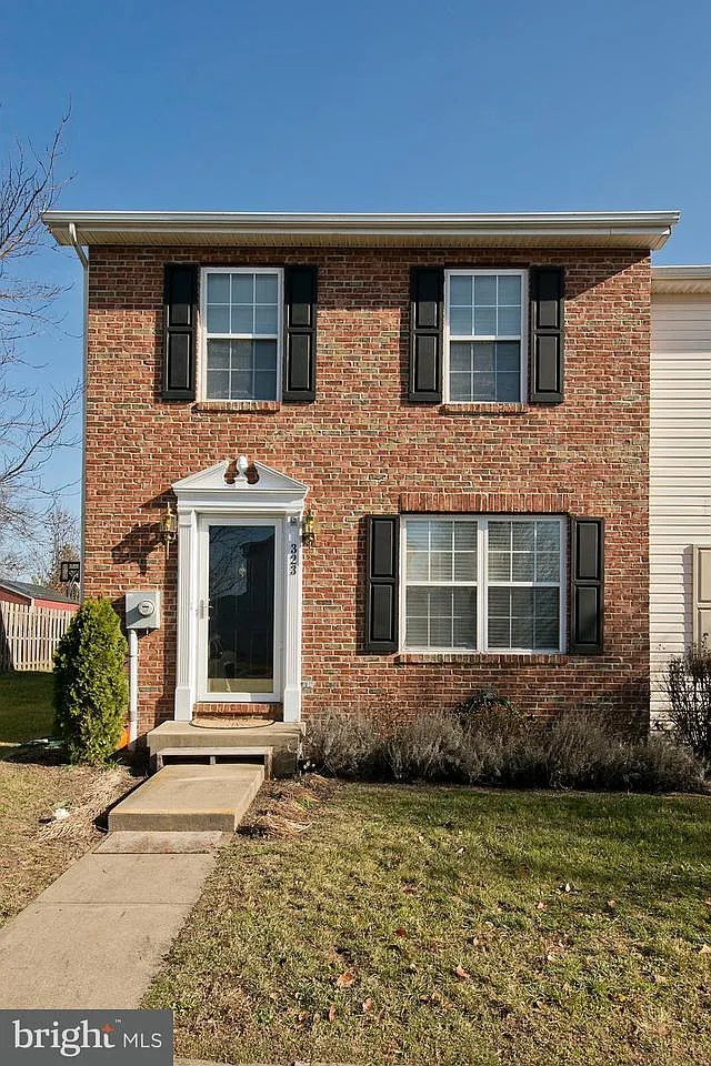 323 Surrey Club Ln photo 1