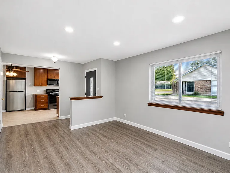 110 Beverly Ct — Photo 6