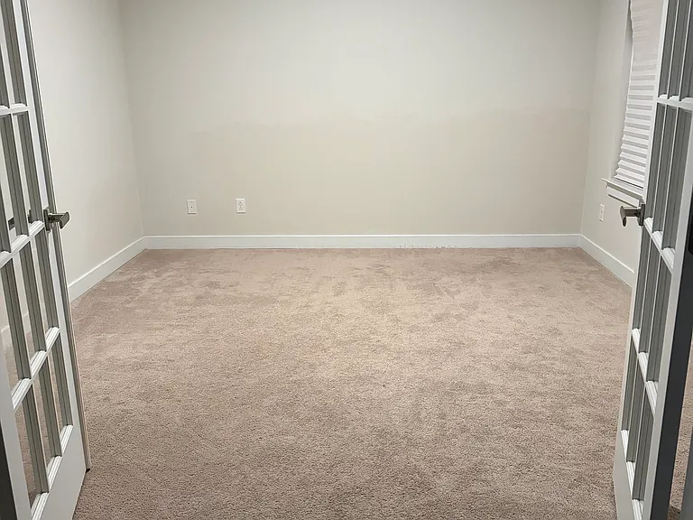300 Finnegan Ct — Photo 6