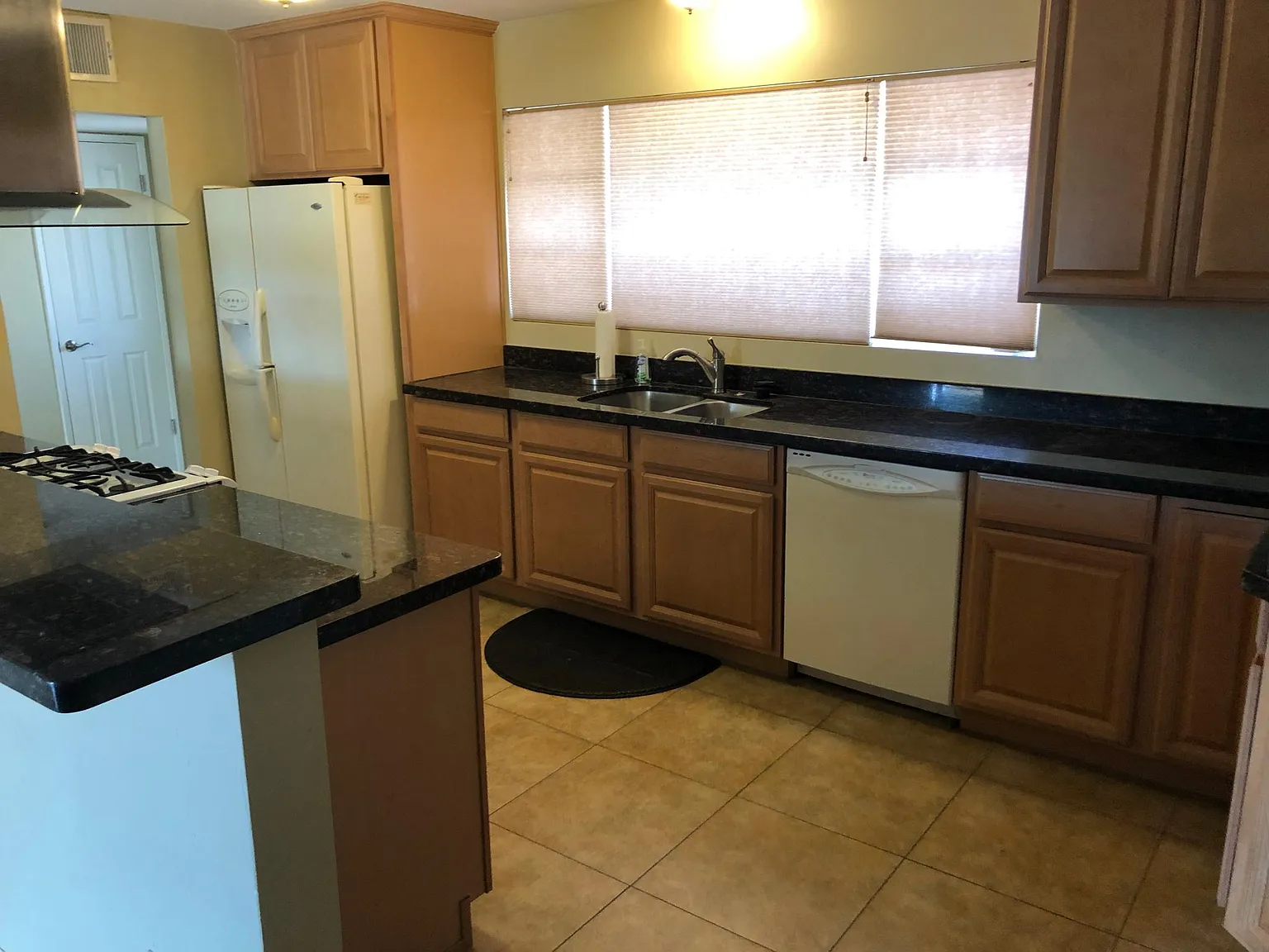 3 bed, 1313 sqft, $2,600 — Photo 4