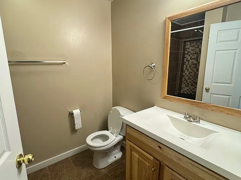 337 N Ellis St — Photo 12