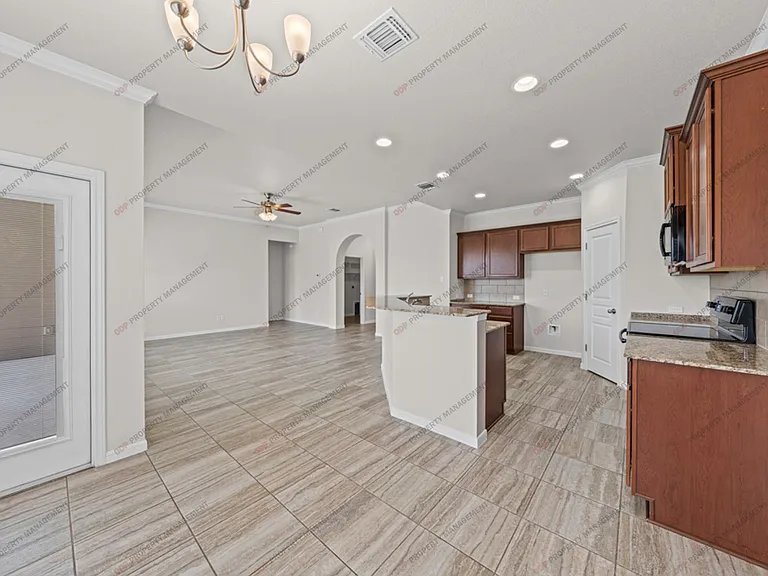 727 Cross Dr — Photo 16