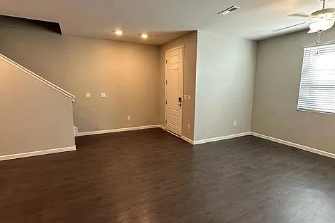 3 bed, 2.5 bath, 1619 sqft, $2,569 — Photo 4