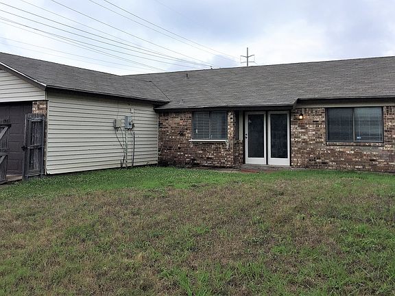 2nd image of 3531 Hillridge Dr