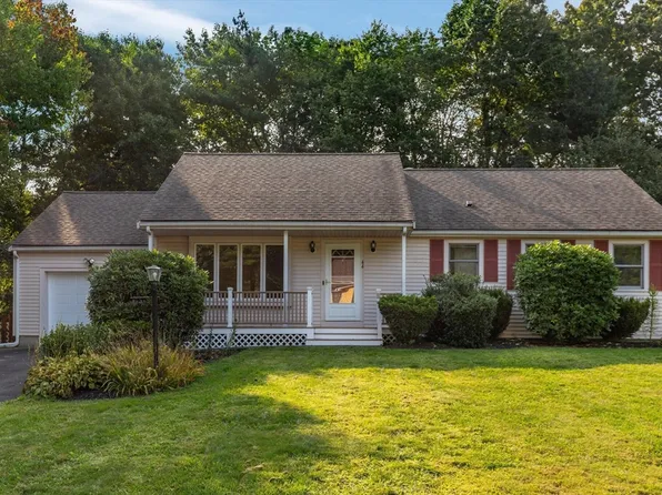 44 Grace Meadows Dr, Taunton, MA 02780