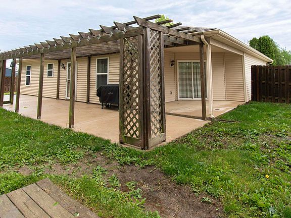3rd image of 206 Glory Ave