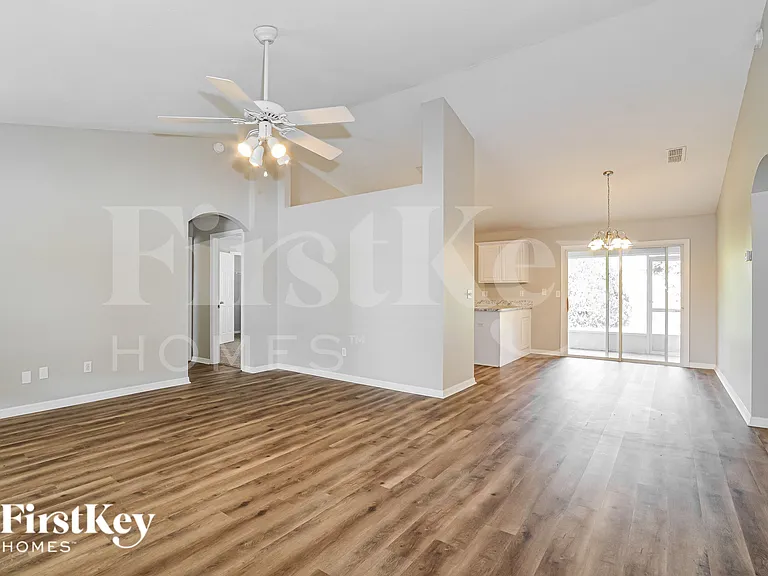 709 La Costa St — Photo 3