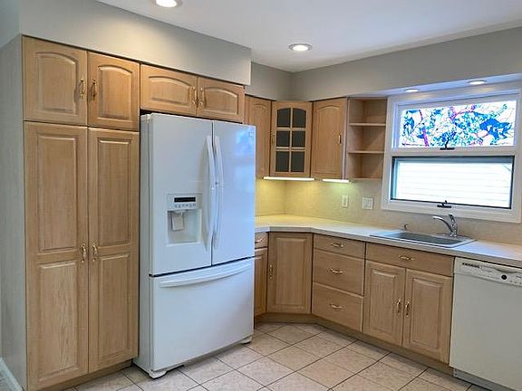 Attractive French Door Refrigerator; Plenty of Cabinetry