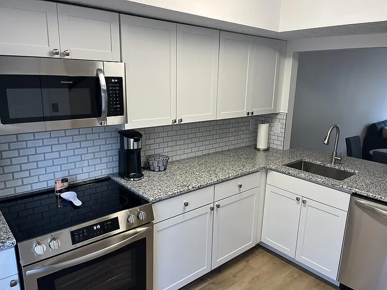 282 Randolph St — Photo 38