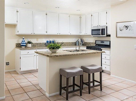 Upgraded Kitchen with granite countertops