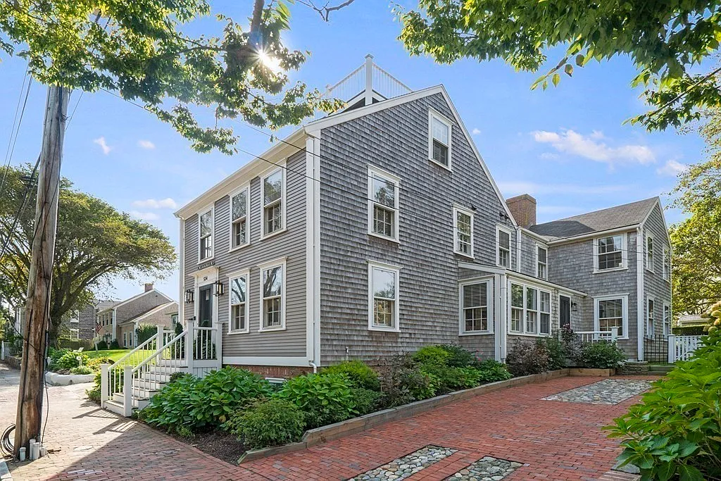 6 bed, 6.5 bath, 4781 sqft, $40,000 — Photo 2