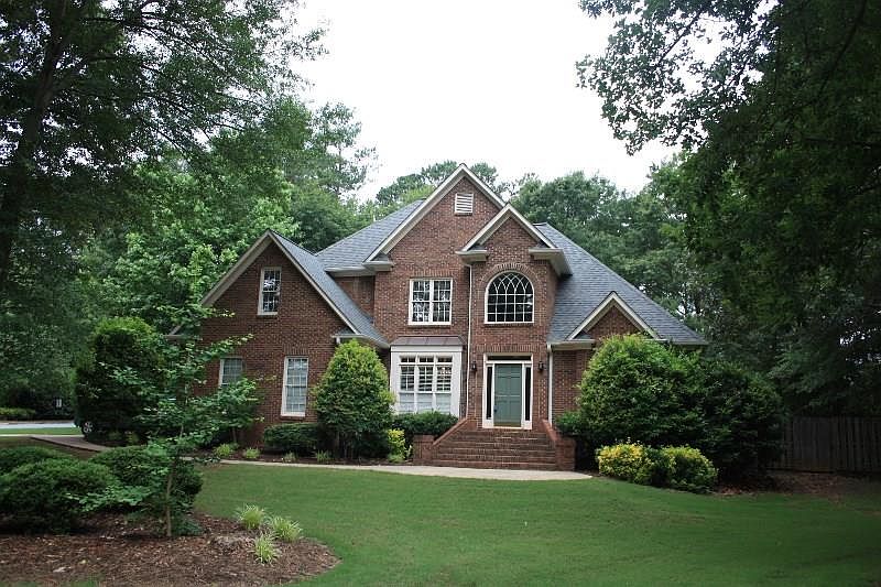 1st image of 401 E Woodbury Ln