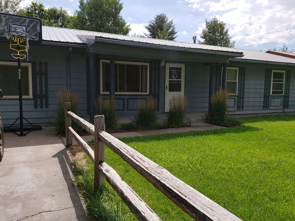 Front of house/yard/driveway