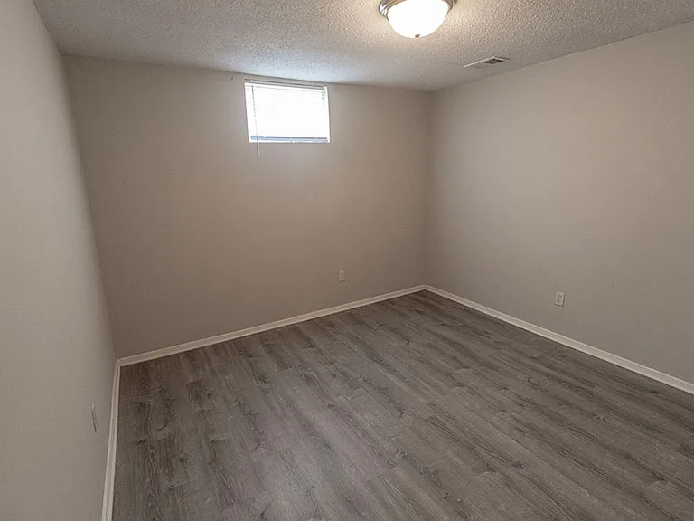 215 Wheaton Ct — Photo 18