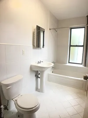 Rented by Avenues Real Estate | media 4