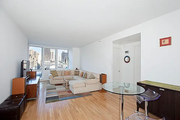 Rented by BLU Real Estate | media 4