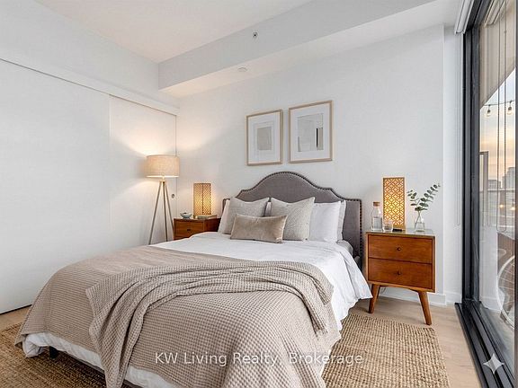5th image of 185 Roehampton Ave Unit 2312