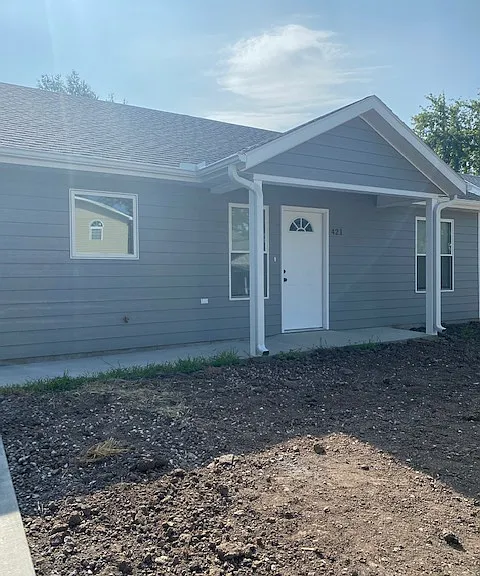 421 S Tulip St — Photo 1
