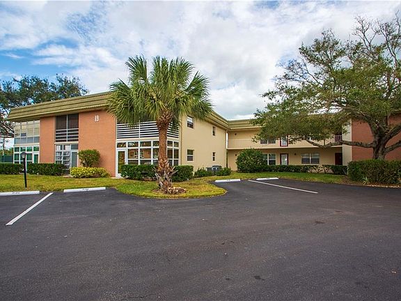 2nd image of 19 Vista Gardens Trl
