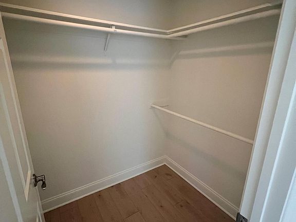 3rd image of 415 Narcissus Ave #1/2
