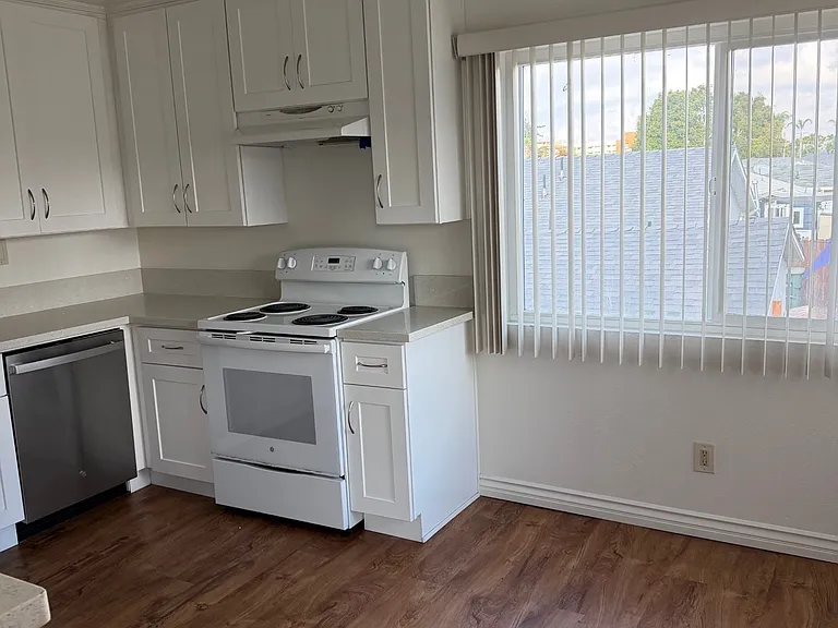249 Twin Oaks Ave #B — Photo 3