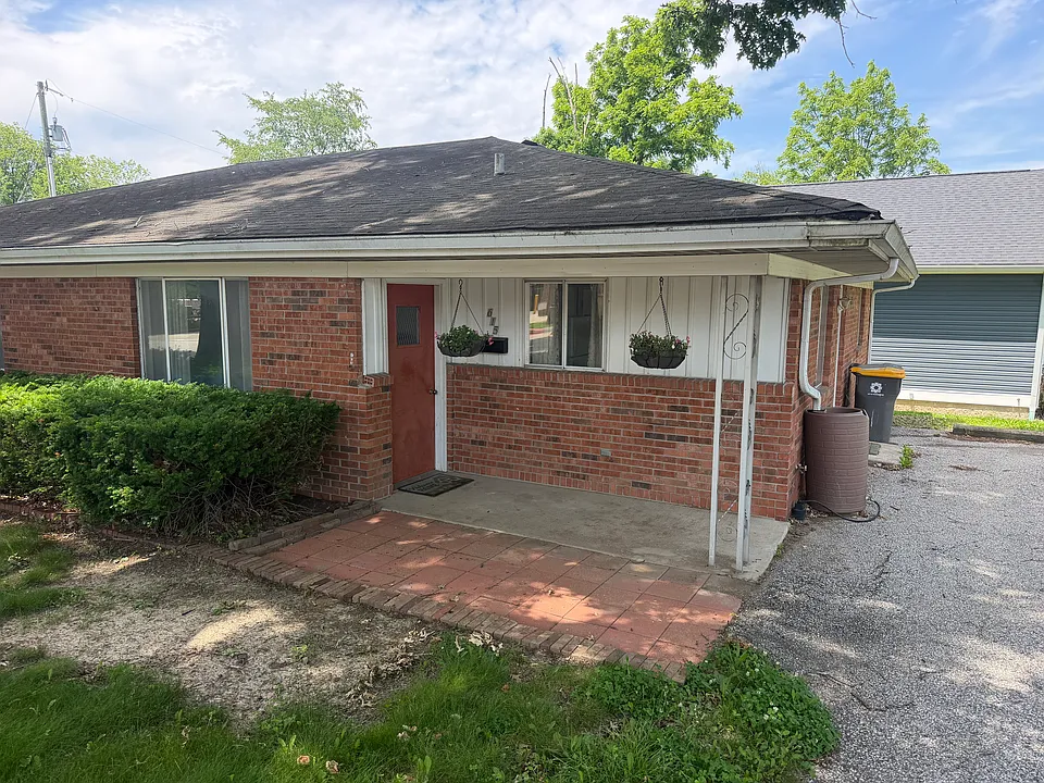 613 & 615 E Brenda Ln #615