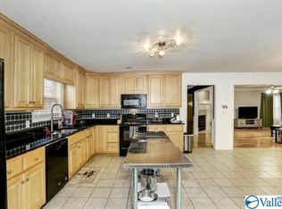 127 Harness Dr, Huntsville, AL 35806