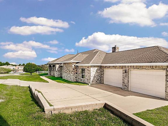 4th image of 1105 Oak Ln