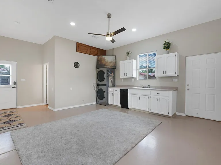 707 Alameda Blvd NW — Photo 6