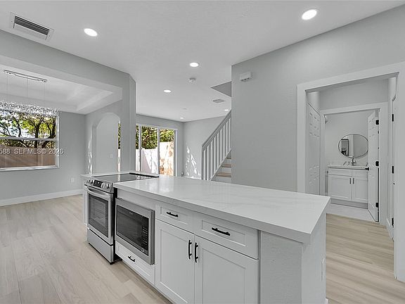 5th image of 884 NW 170th Ter