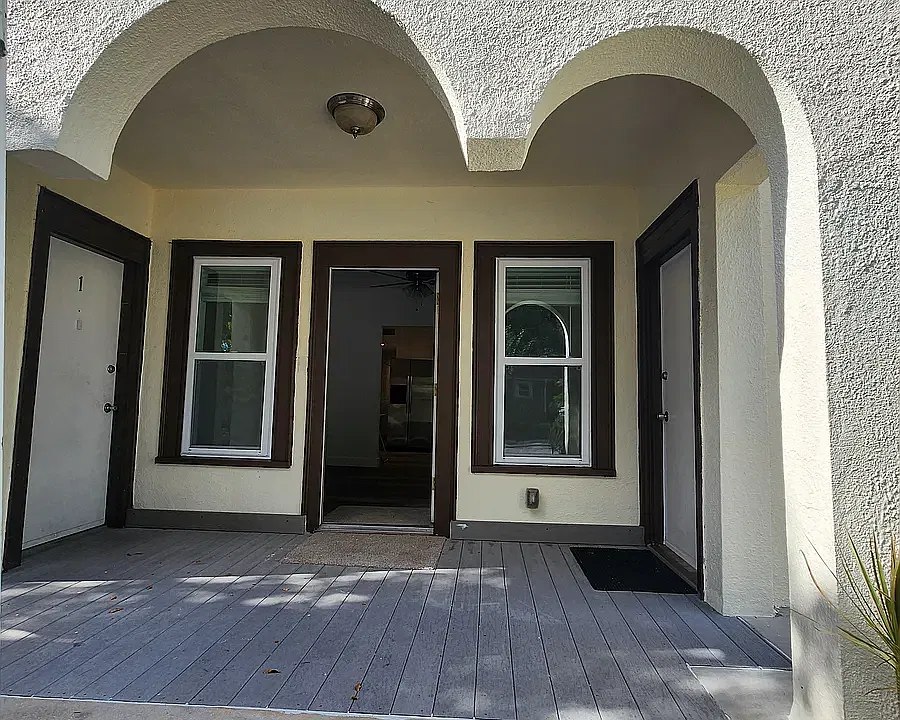 217 W Elm St #2