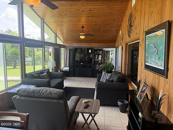 4th image of 1612 Paradise Ln